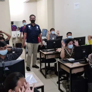 Polisi Grebek Ruko Sindikat Pinjol, Puluhan Karyawan Diamankan