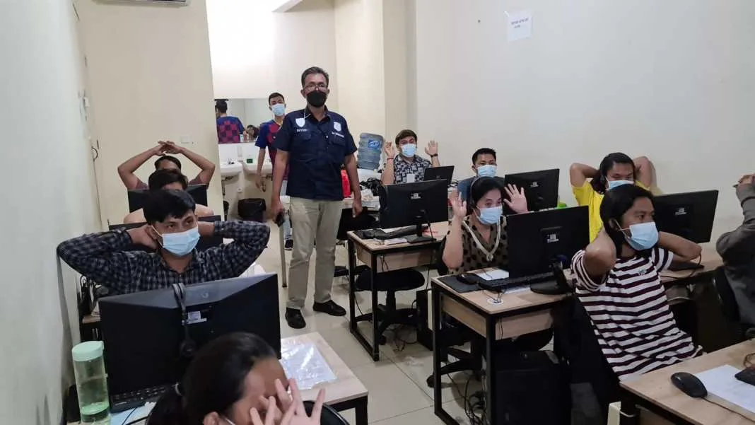 Polisi Grebek Ruko Sindikat Pinjol, Puluhan Karyawan Diamankan