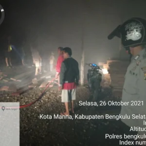 Puntung Rokok Diduga Sebabkan Depot Kayu Dilalap si Jago Merah