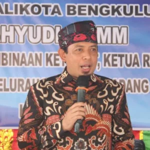 Wawako Dedy Wahyudi Tampil Gagah Dengan ‘Kebek Palak’ Khas Bengkulu