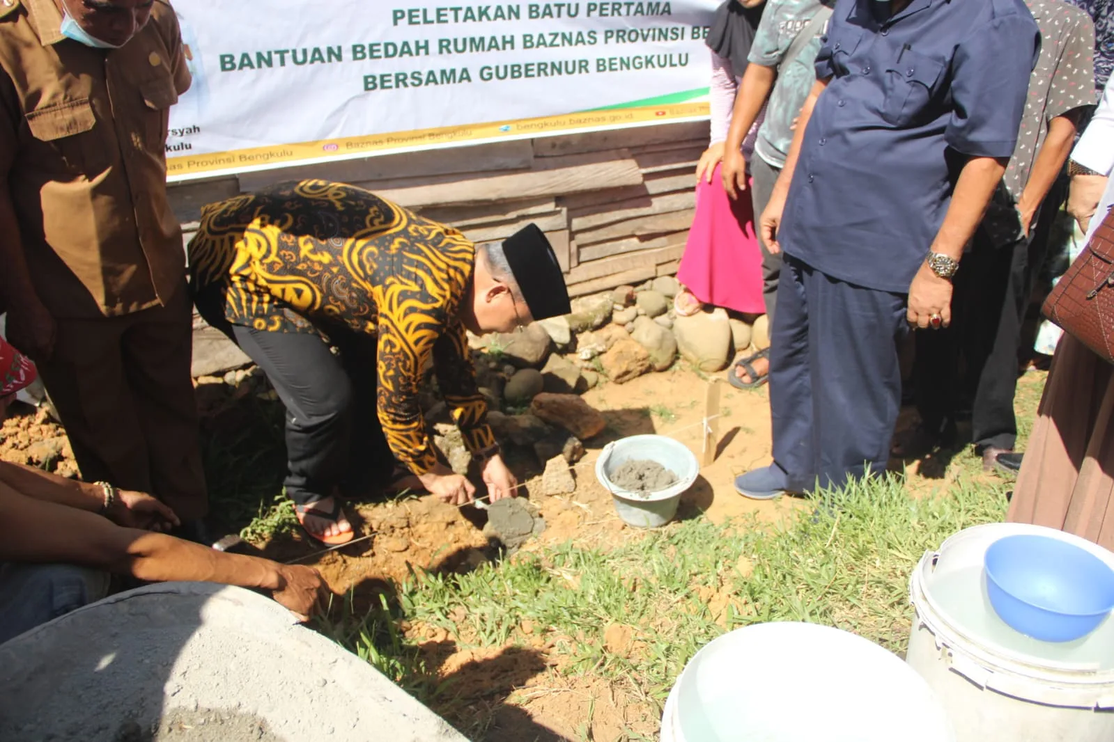 Berawal dari Pesan Medsos, Gubernur Rohidin Turunkan Bantuan Bedah Rumah