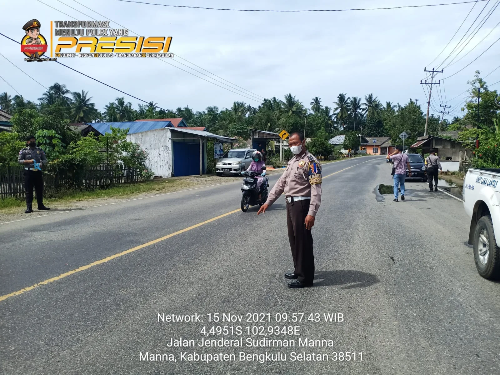 Disenggol Mobil, Lelaki Paruh Baya Alami Luka Berat