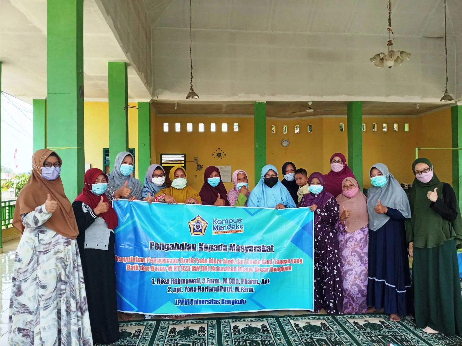 Dosen dan Mahasiswa S1 Farmasi UNIB Adakan Penyuluhan Penggunaan Oralit Dan Demo Cuci Tangan
