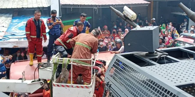 Kebakaran Toko New Katulistiwa Telan 4 Korban Jiwa, Diduga Istri dan Anak Pemilik