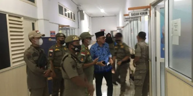 Satpol PP Sidak Kantor Walikota dan DPRD