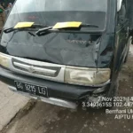 Terlalu Ngebut, Pengendara Motor Tabrak Mobil Futura