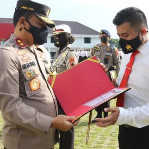 Cepat Ungkap Pembunuhan Balita, Kasat Reskrim Polres Demak Terima Penghargaan