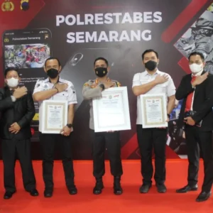 Inovasi Aplikasi LIBAS, Kapolrestabes Semarang Terima Penghargaan LEMKAPI