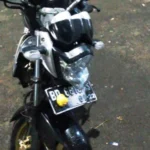 Jatuh Saat Mendahului Truk, Kaki Patah Terlindas Ban