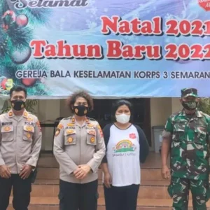 Jelang Nataru, Kapolsek Gajahmungkur Patroli dan Sambangi Gereja