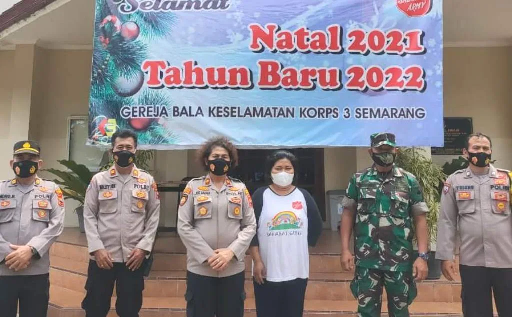 Jelang Nataru, Kapolsek Gajahmungkur Patroli dan Sambangi Gereja
