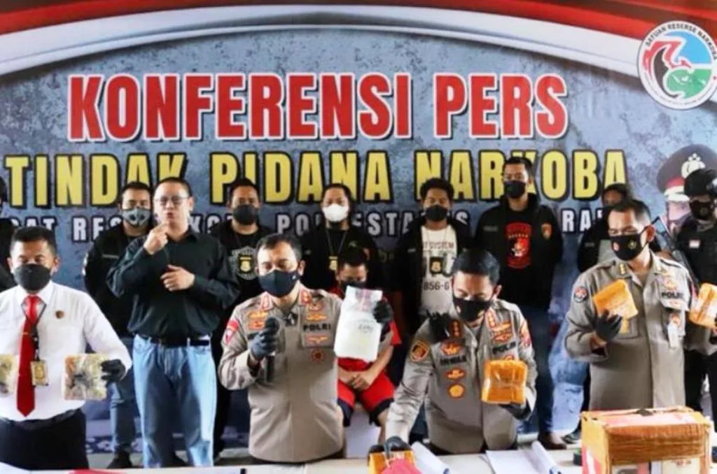 Kapolda Jateng Pimpin KonPers Kasus Sabu 8,4 Kg dari Kalimantan