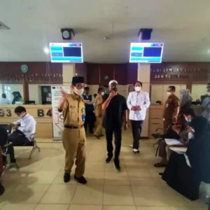 Ketua Komisi I DPRD Kota Teuku Zulkarnain Sidak Ke Dukcapil