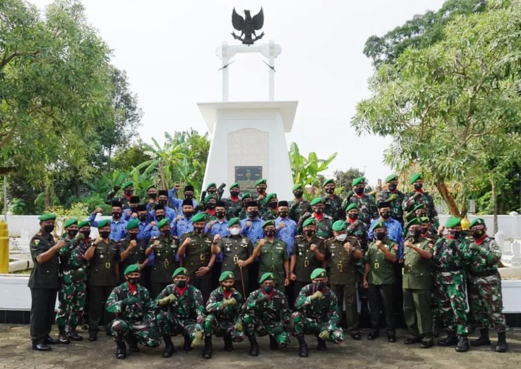 Kodim 0736/Batang Tabur Bunga Peringati Hari Juang TNI-AD ke-76