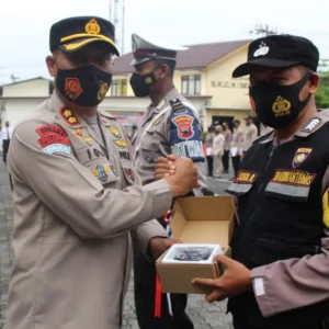 Pemkot Semarang Berikan HT dan Kendaraan Roda Tiga Kepada Polrestabes Semarang