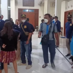 Sambangi Rumah Kos Satpol PP Sita 14 KTP