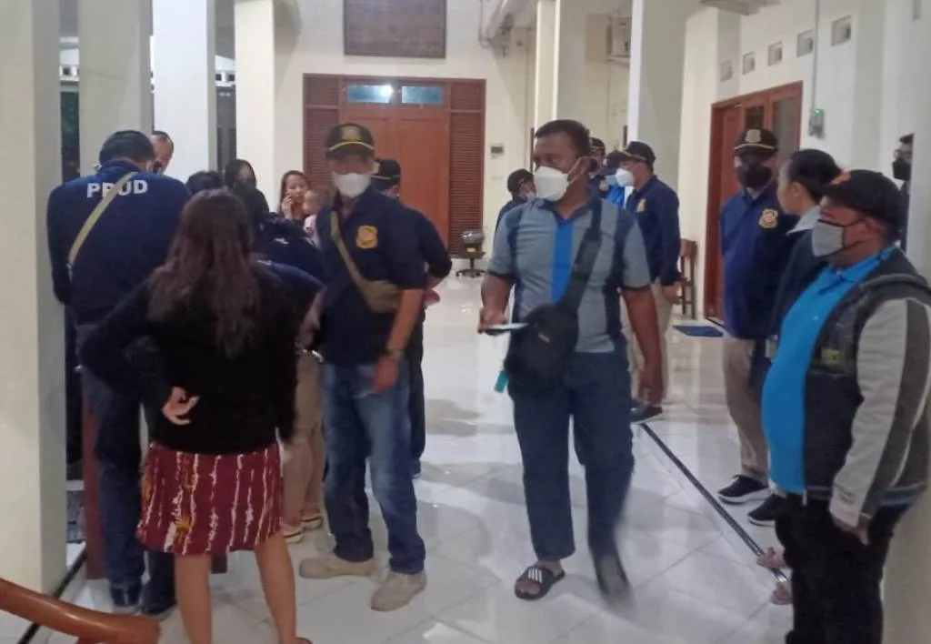 Sambangi Rumah Kos Satpol PP Sita 14 KTP
