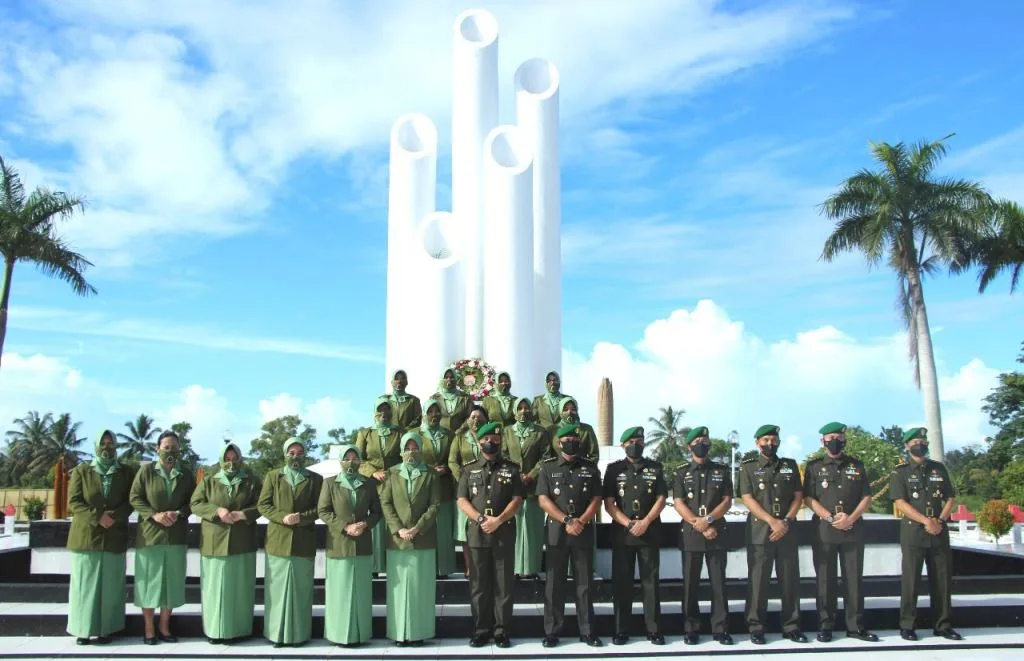 Sambut Hari Juang TNI AD dan HUT Kodam II/Sriwijaya, Prajurit Jajaran Korem 041/Gamas Gelar Ziarah di Tiga Taman Makam Pahlawan