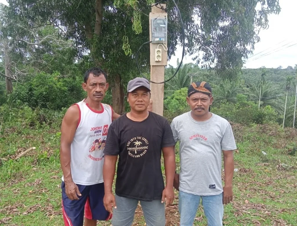 Warga Bahagia Lapangan Desa Tanjung Medan Dipasang Kwh