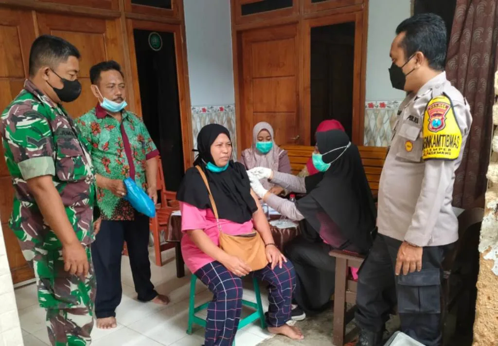 Babinsa dan Bhabinkamtimas Bersinergi di Pedemawu Pamekasan