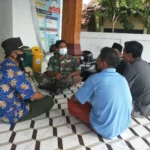 Babinsa Koramil 0826-02 Tlanakan Jadikan Komsos Sarana Untuk Sosialisasi Prokes