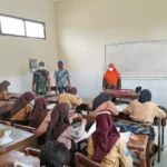 Babinsa Pegirian Pantau PTM di SMP Nasional