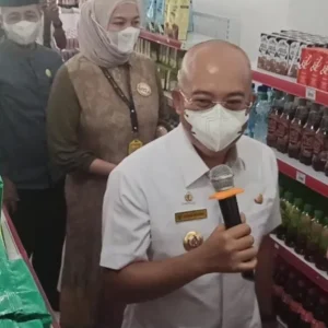 Bupati Gusnan Launching Kios Sekundang di Tiga Kecamatan