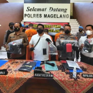 Cemburu Buta Pria ini Dikeroyok 3 Orang