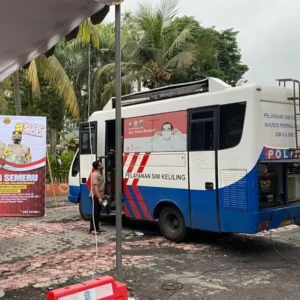 Ditlantas Polda Jatim dan Polres Lumajang Gelar Perpanjangan SIM Gratis dan Vaksinasi