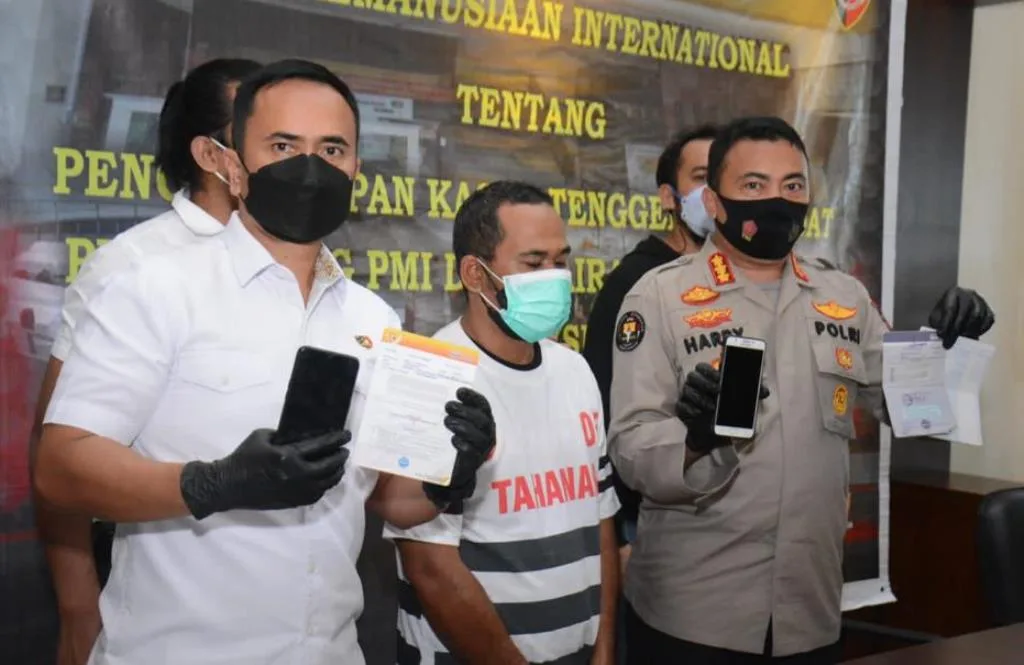 Ditreskrimum Polda Kepri Amankan Tersangka Pengiriman PMI Ilegal