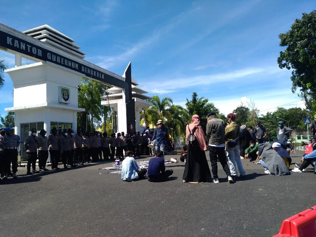Gubernur Rohidin Akan Ambil Sikap Terkait Tambang Pasir Besi Seluma