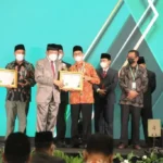 Gubernur Rohidin Dapat Penghargaan Pada Ajang Baznas Award tahun 2022