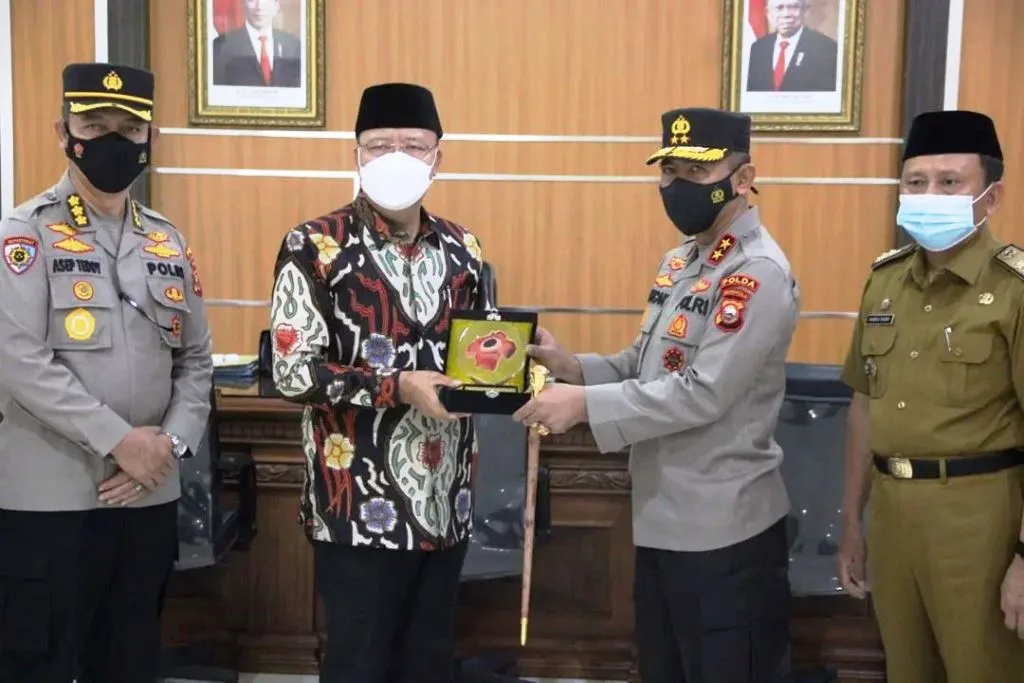 Gubernur Rohidin Sambut Kunjungan Silaturahmi Kapolda Bengkulu Yang Baru