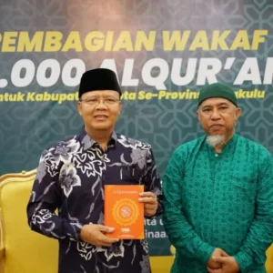 Gubernur Rohidin Serahkan 10 Ribu Eksemplar Al-Quran