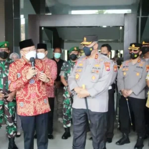 Gubernur Rohidin Tinjau Vaksinasi Massal Serentak se Indonesia