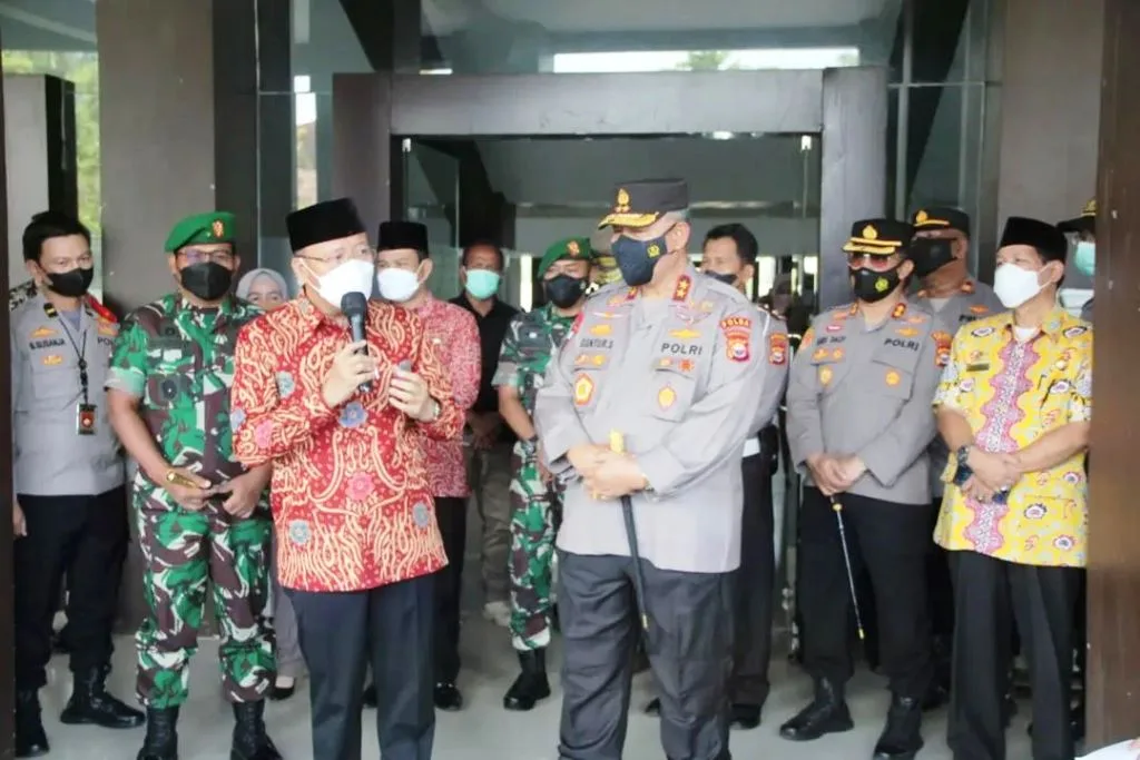 Gubernur Rohidin Tinjau Vaksinasi Massal Serentak se Indonesia