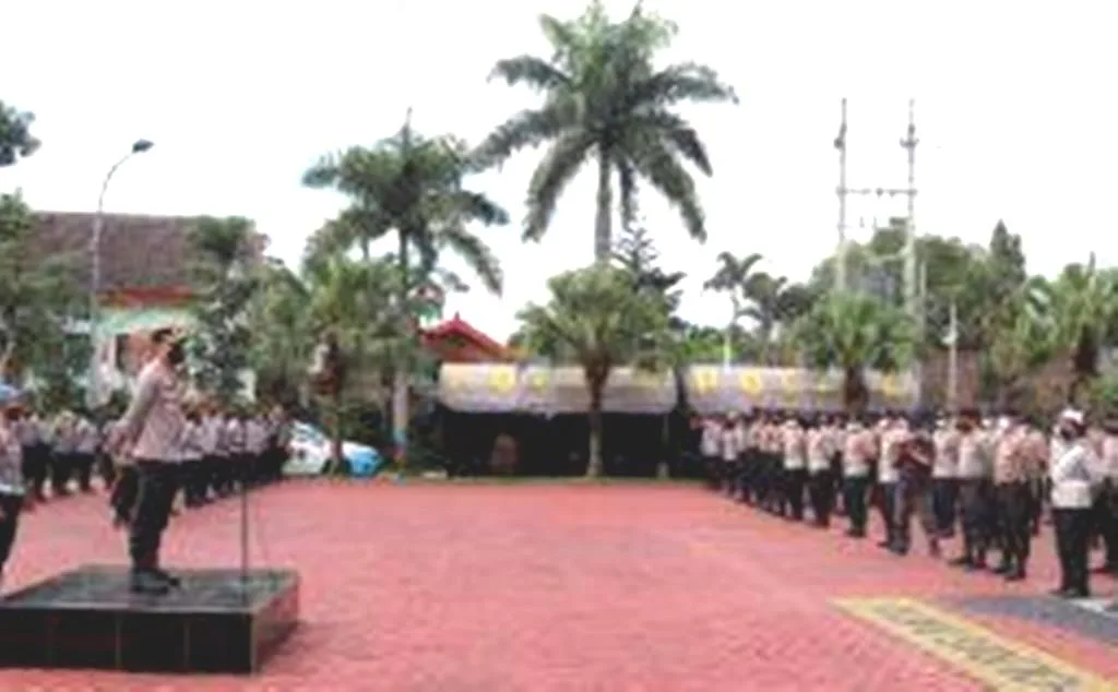 Hari Pertama Tahun 2022, Kapolres Batu Pimpin Apel Pengecekan Personel