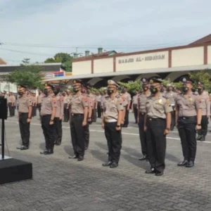 Kapolrestabes Semarang Pimpin Upacara Kenaikan Pangkat