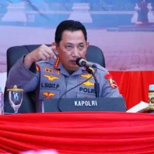 Kapolri Minta Jajaran ke Lapangan Dengar Aspirasi Masyarakat Kapolri Minta Jajaran ke Lapangan Dengar Aspirasi Masyarakat