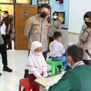 Kombes Pol Budi Hermanto Gelorakan Vaksinasi Merdeka Anak Kombes Pol Budi Hermanto Gelorakan Vaksinasi Merdeka Anak