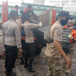 Muspika Bululawang dan Jajaran UPTD Malang Membersihkan Pasar Pasca Terbakar Muspika Bululawang dan Jajaran UPTD Malang Membersihkan Pasar Pasca Terbakar