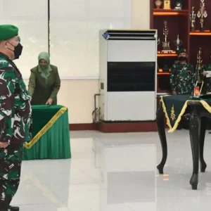Pangdam Pimpin Sertijab Kapaldam dan Kajasdam IV/Diponegoro Pangdam Pimpin Sertijab Kapaldam dan Kajasdam IV/Diponegoro