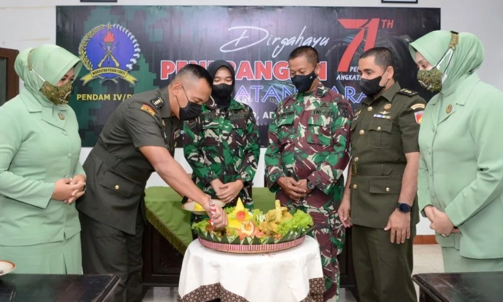 Pendam IV/Diponegoro Syukuran Peringati HUT Penerangan TNI AD ke-71