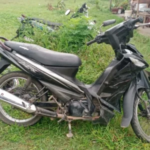 Tak Perhatikan Markah Jalan Pengendara Vega Dilindas Truk