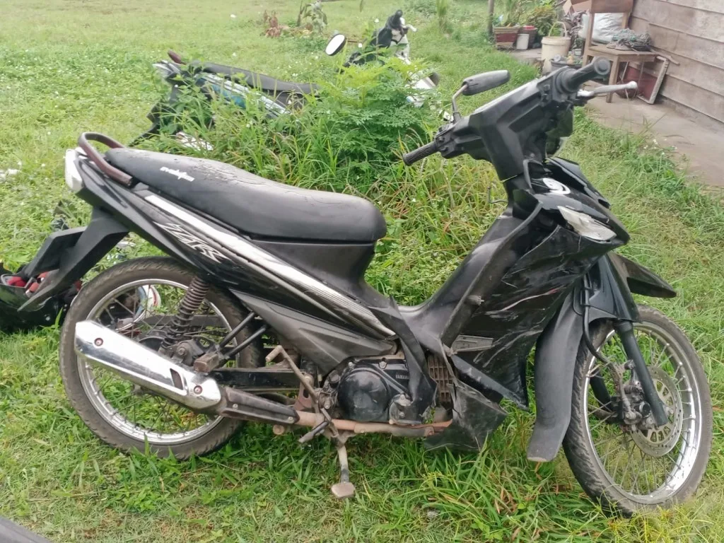 Tak Perhatikan Markah Jalan Pengendara Vega Dilindas Truk