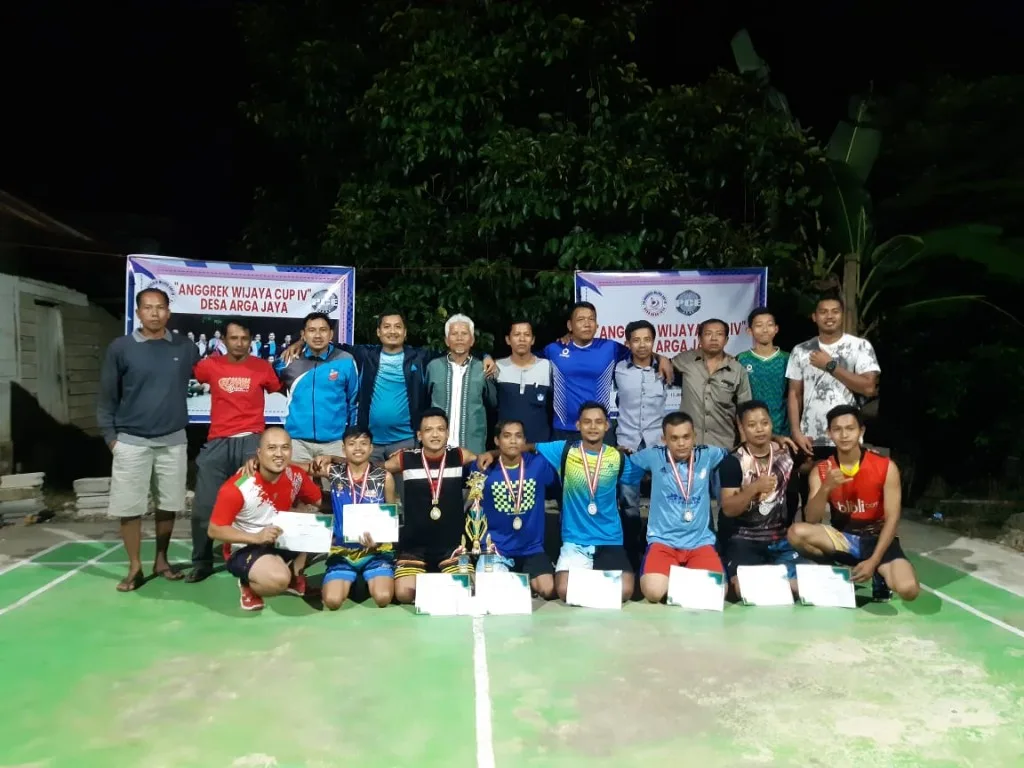 Turnamen Terbuka Badminton Karang Taruna Desa Arga Jaya Sukses Dilaksanakan