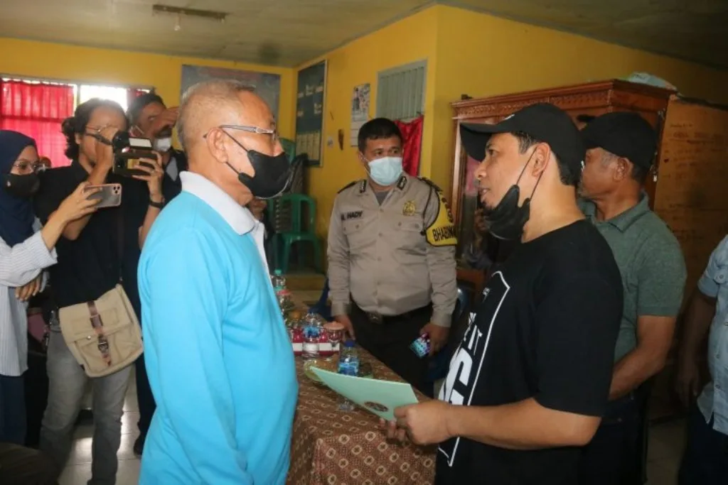 Wawako Dedy Wahyudi Serahkan 593 Sertifikat Kepada Masyarakat