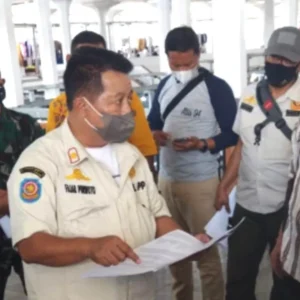 555 Lapak Kosong Pasar Johar Baru Disegel Satpol PP