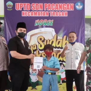 Babinsa Koramil 0829-08/Tragah Dampingi Pelaksanaan Vaksinasi SD Pacangan