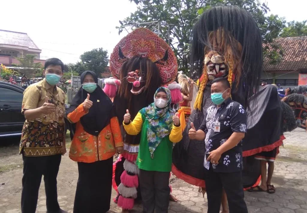 Bangkitkan Ekonomi Warga, Bupati Demak Buka Gelaran UMKM